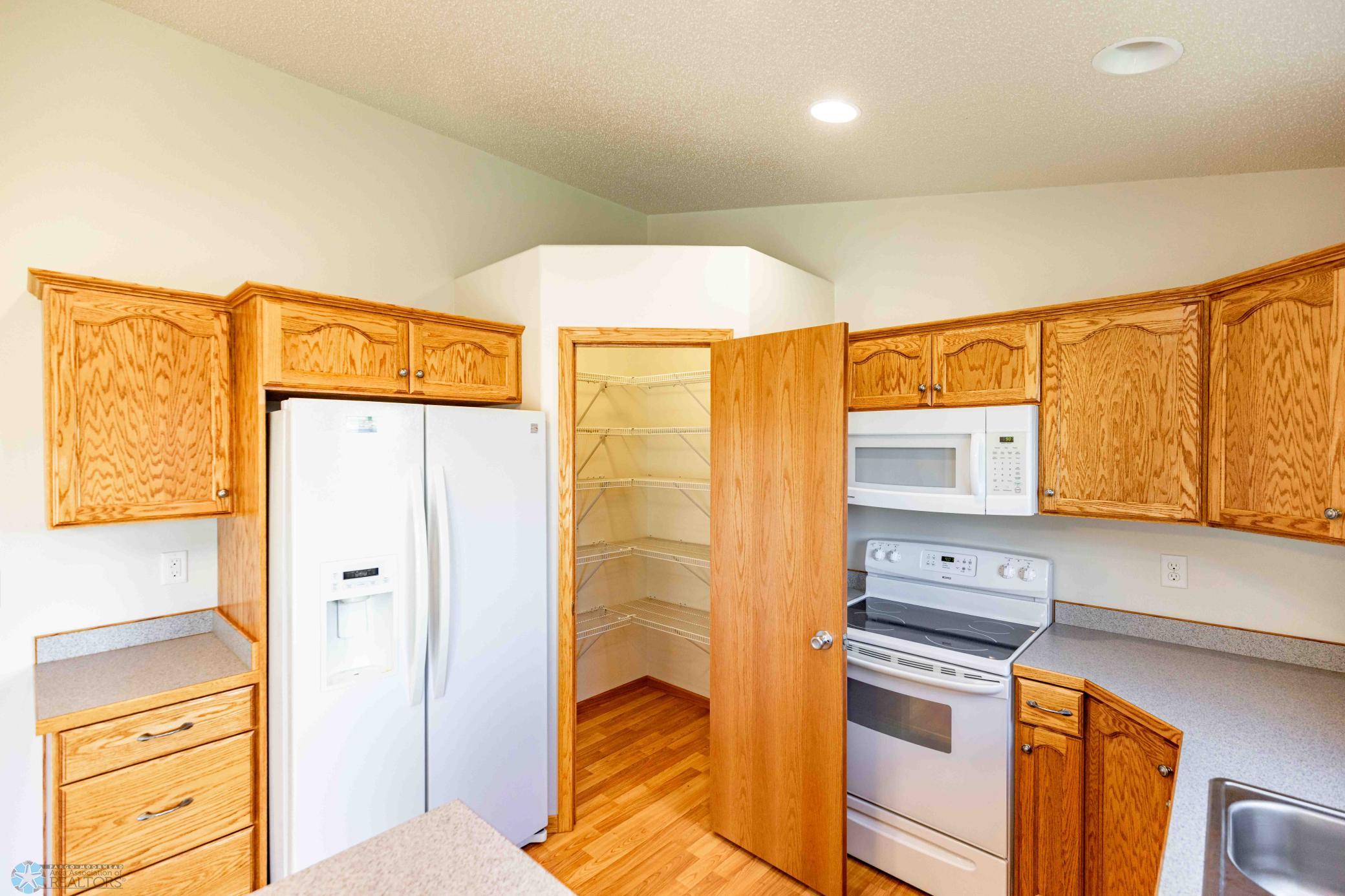 1813 43rd Ave S Moorhead-14.jpg