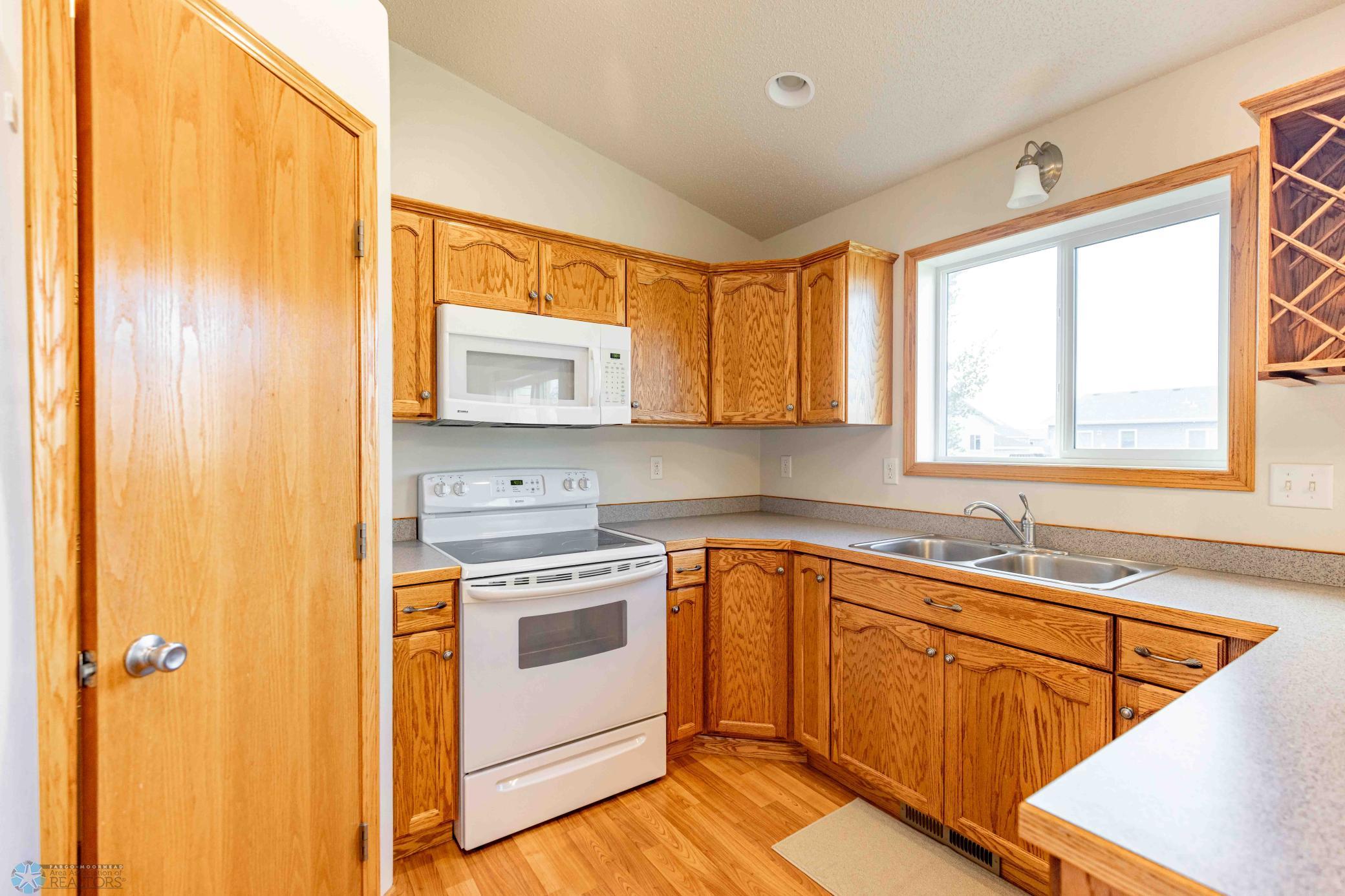 1813 43rd Ave S Moorhead-13.jpg