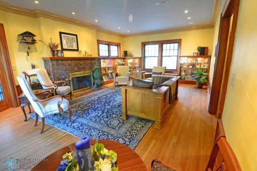 Copy of LIV NE 619 - Copy (2).jpg