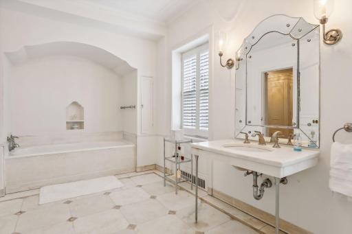 6 Crocus Hill, Saint Paul, MN 55102