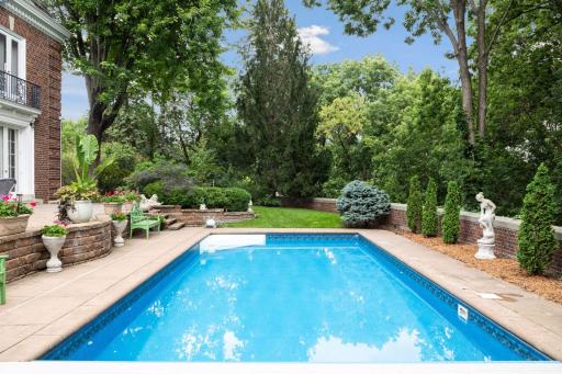 6 Crocus Hill, Saint Paul, MN 55102