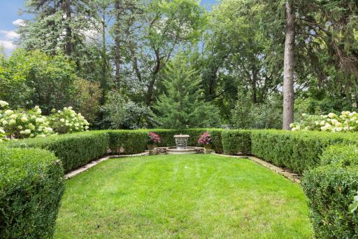 6 Crocus Hill, Saint Paul, MN 55102