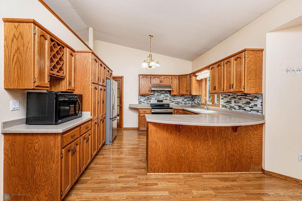 Bright Spacious Kitchen