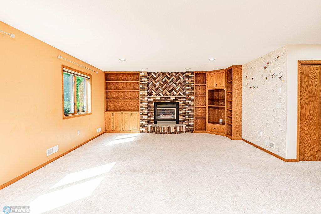 Large Family Room with FP