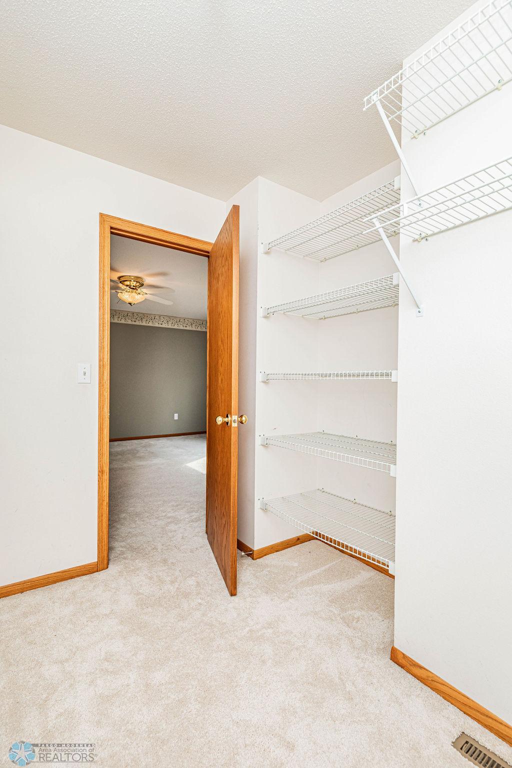 Walkin Closet Shelving