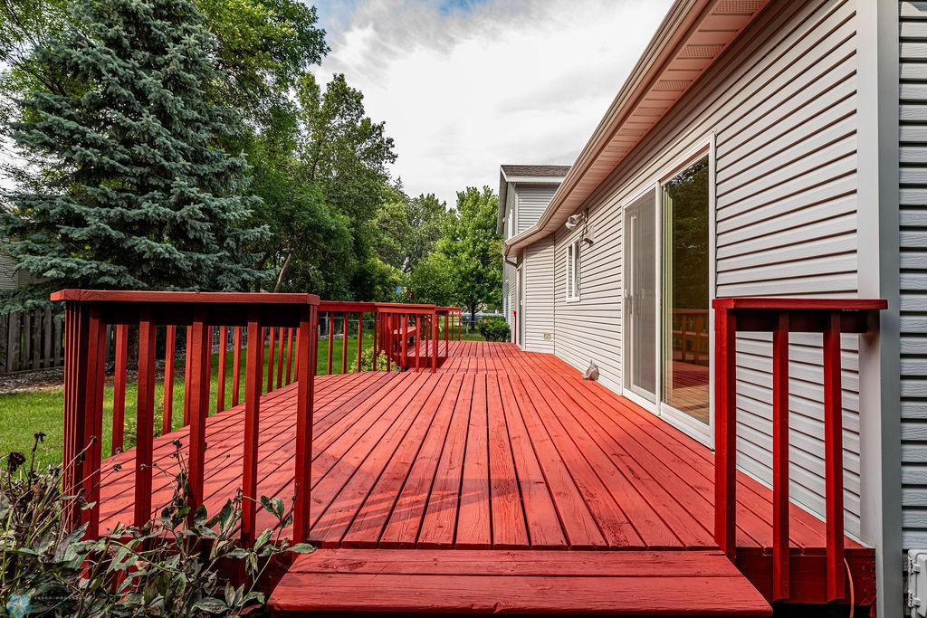 Huge Deck overlooking the Treed Yard