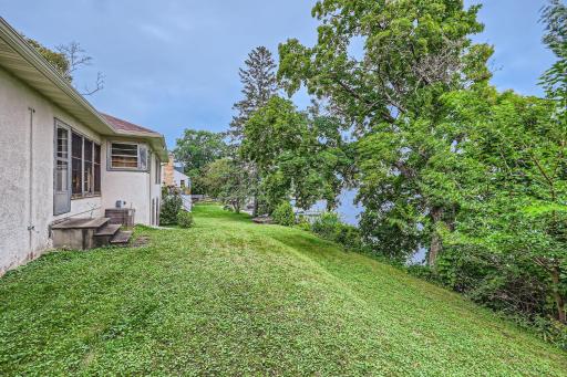 45 Lakeview Ave - Web Quality - 008 - 09 Backyard.jpg