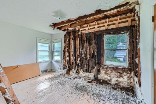 45 Lakeview Ave - Web Quality - 004 - 04 Bedroom.jpg