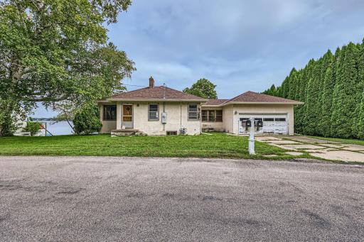 45 Lakeview Ave - Web Quality - 001 - 01 Exterior Front.jpg
