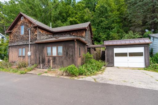 909 S 2nd Street, Alma, WI 54610