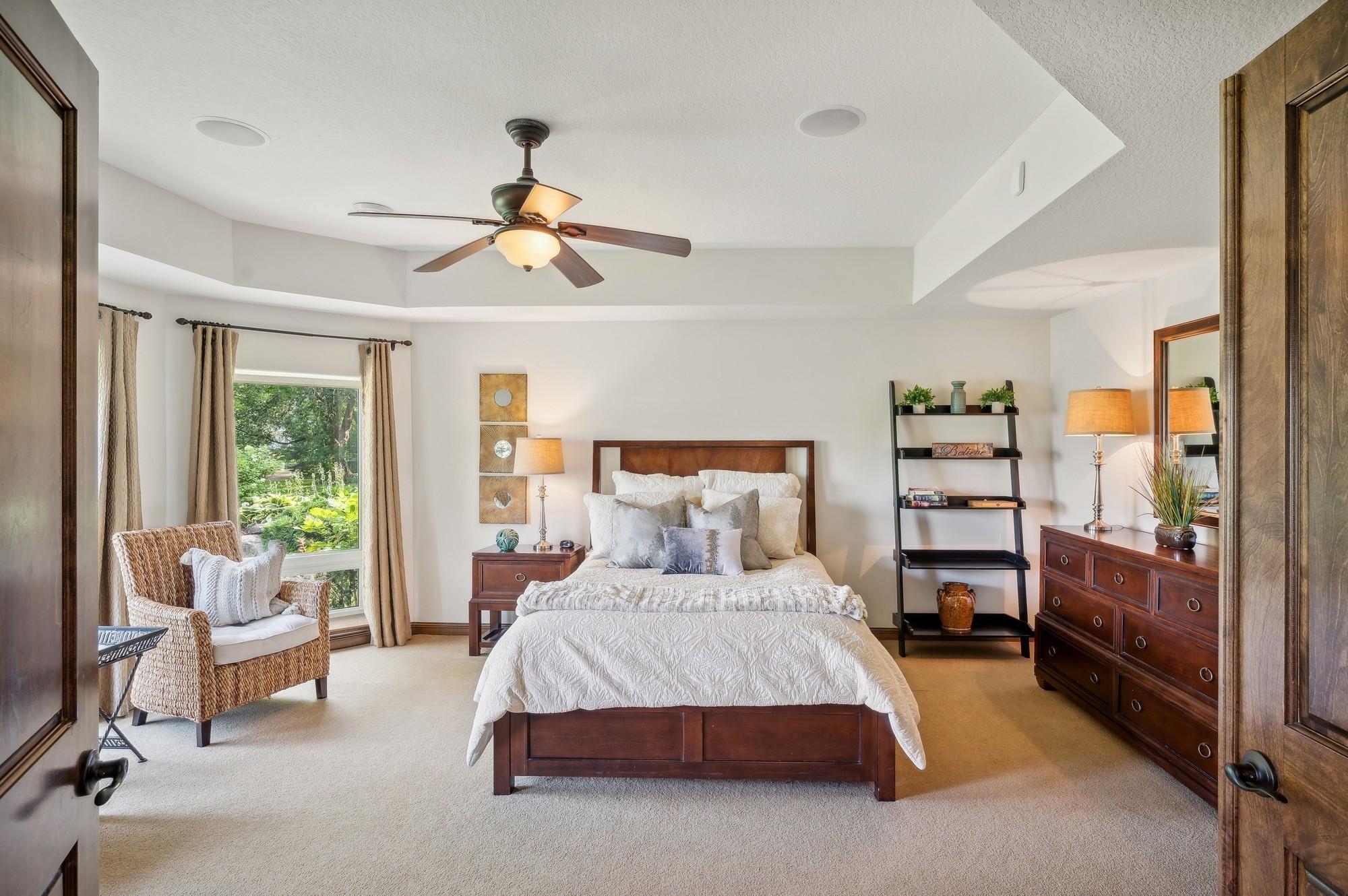 Guest room with view of the lake