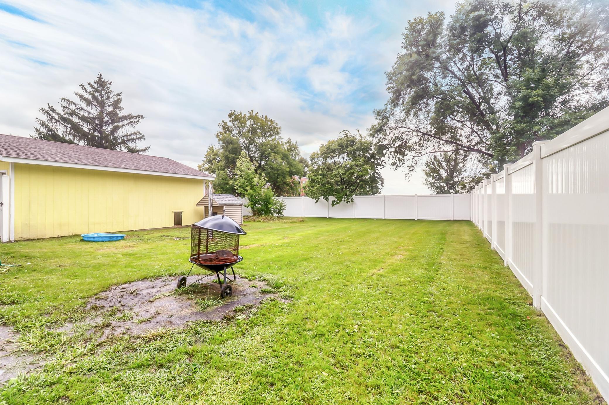 Backyard1_3.jpg