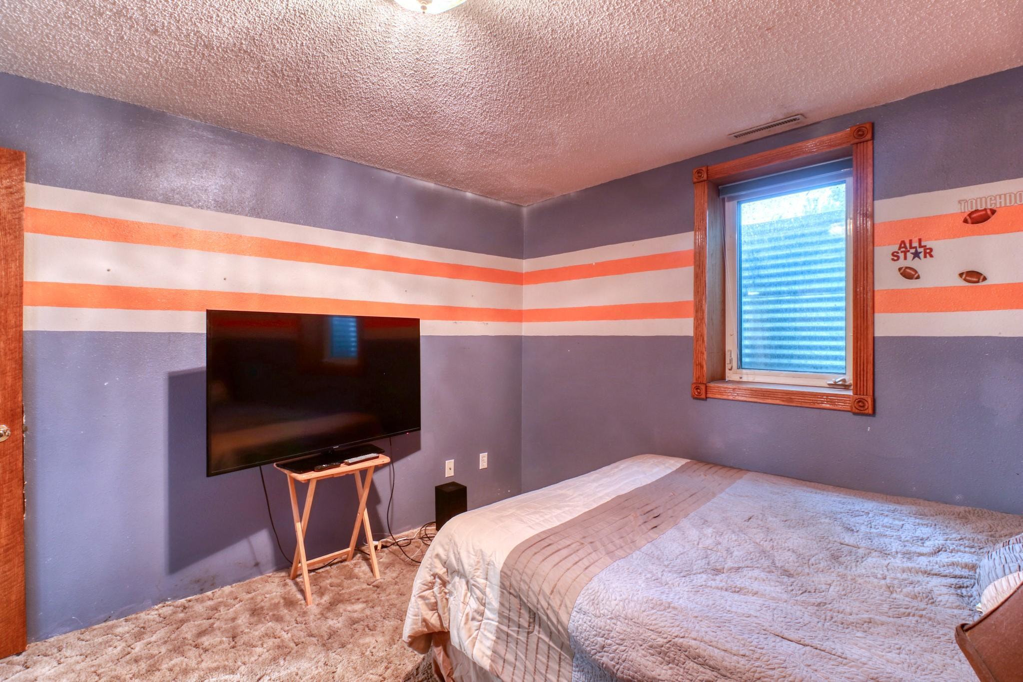 Basement bedroom2_1.jpg