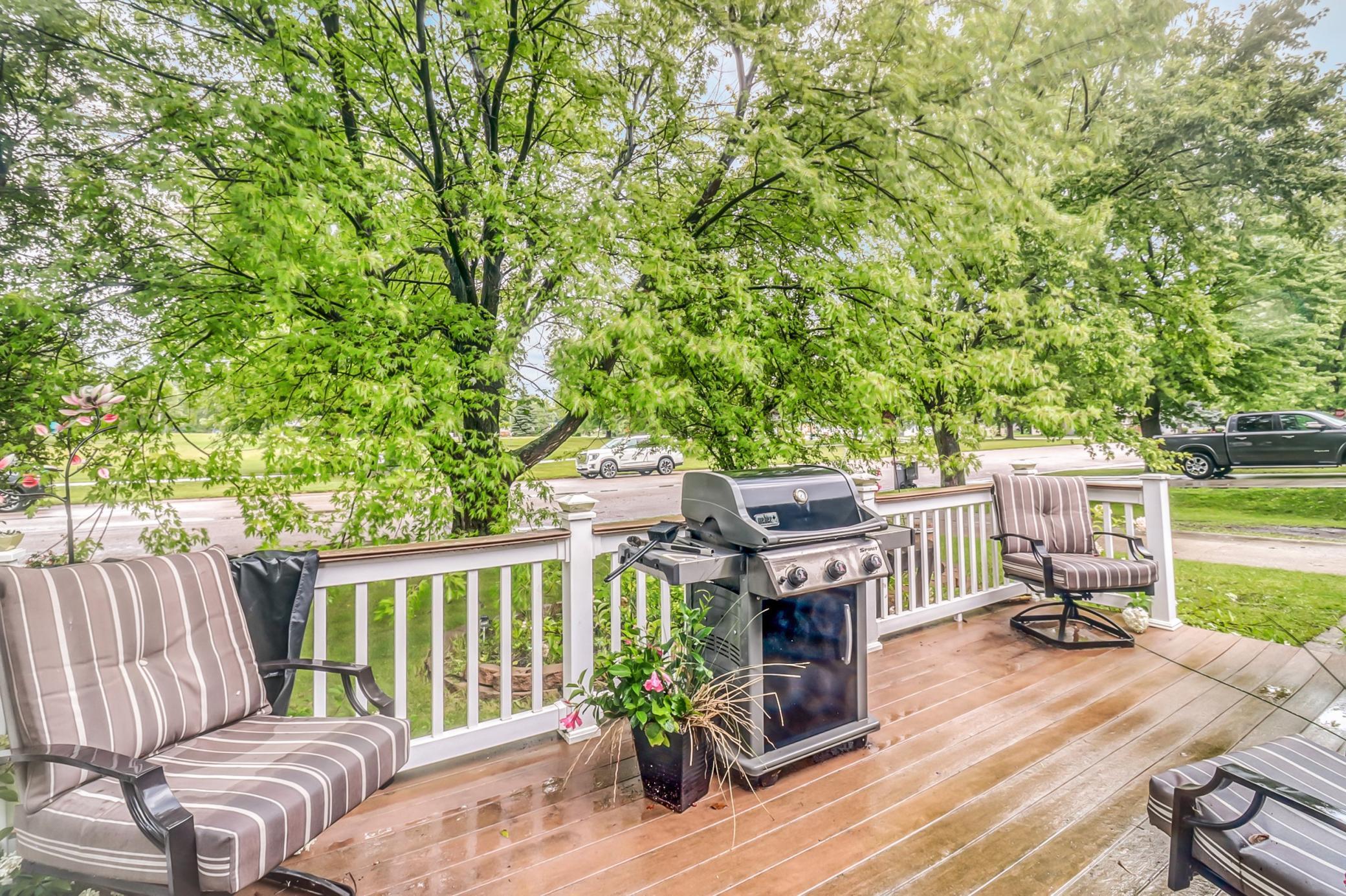 Front_deck1_1.jpg