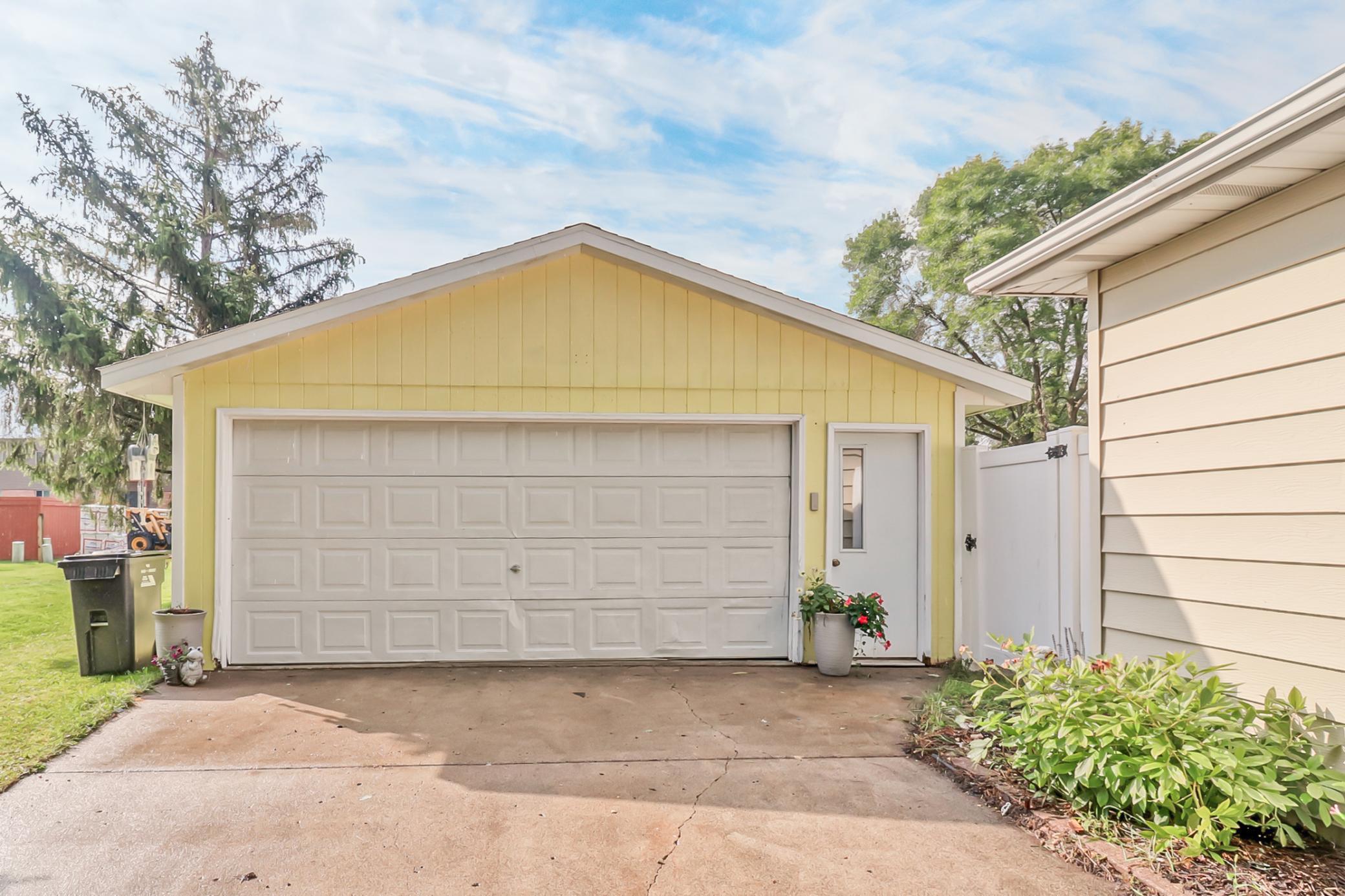 Garage_exterior.jpg