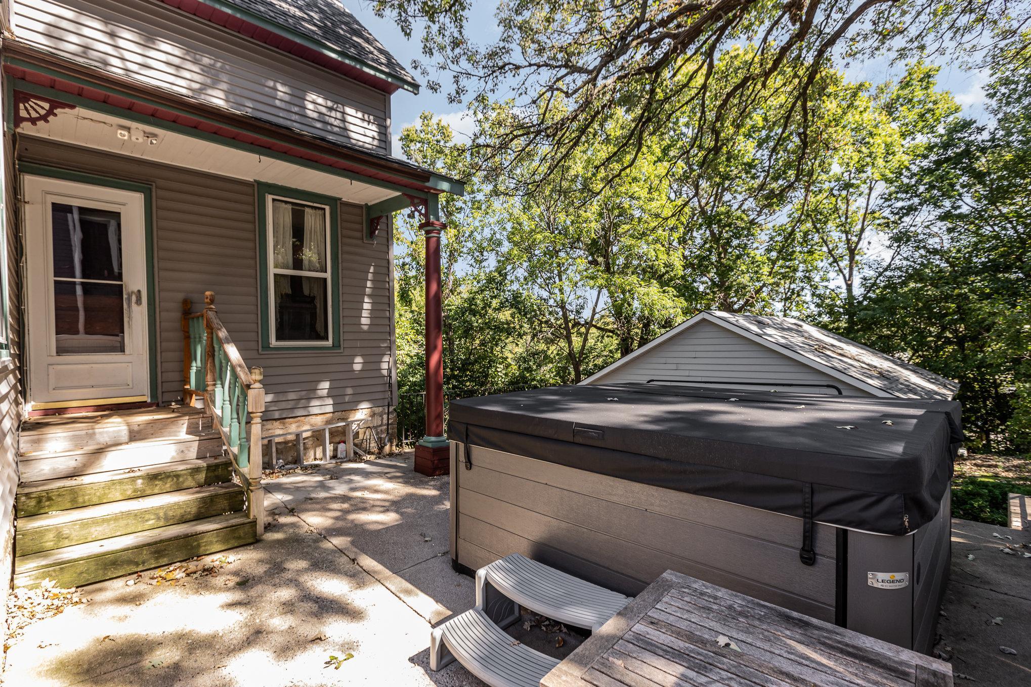 Outdoor patio space and hot tub (Negotiable)