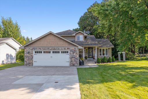 2730 Oak Ridge Drive, Monticello, MN 55362