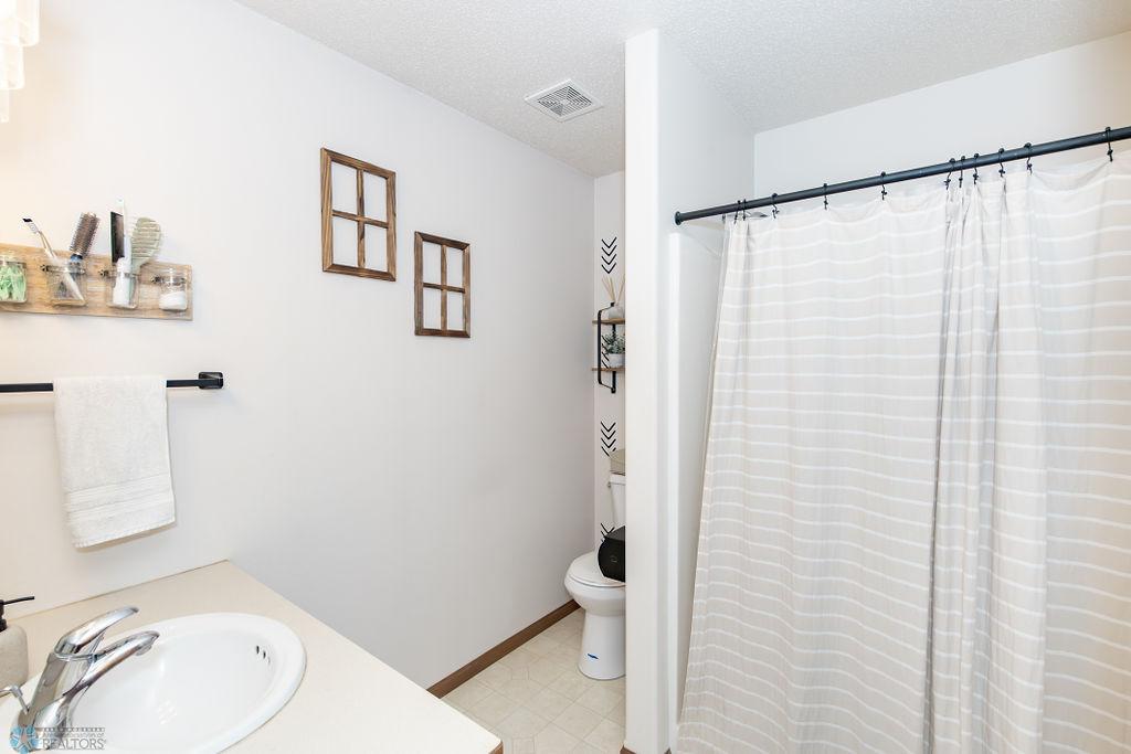 Private 3/4 primary bath