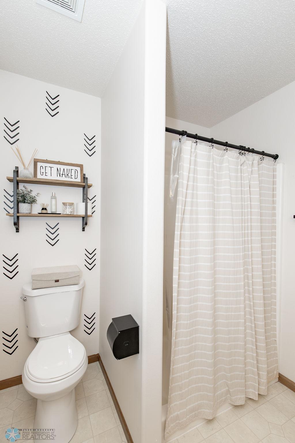 Private 3/4 primary bath
