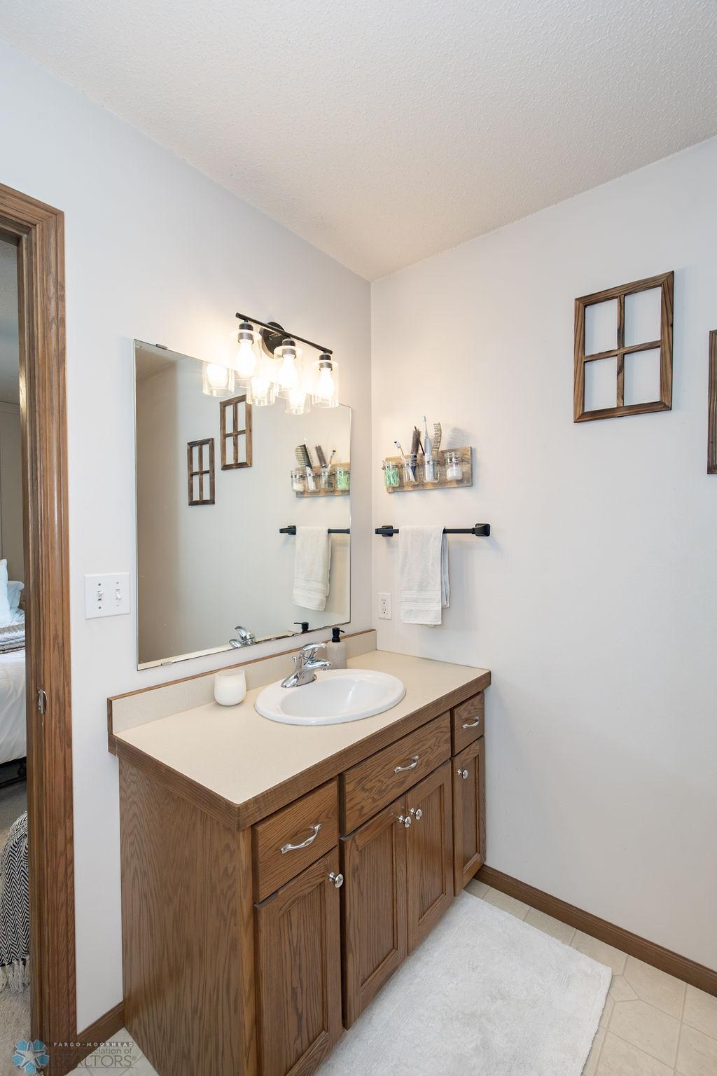 Private 3/4 primary bath