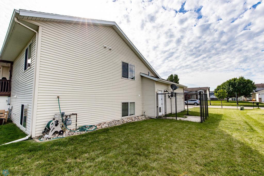 Side of House/Kennel