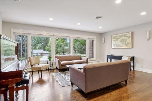 2053 Upper Saint Dennis Road, Saint Paul, MN 55116