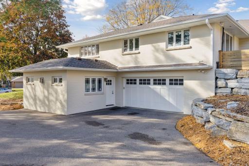 2053 Upper Saint Dennis Road, Saint Paul, MN 55116