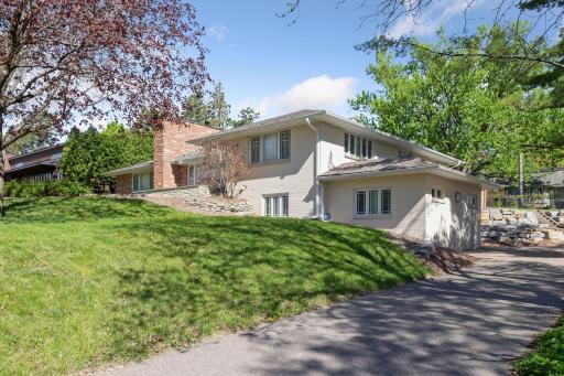 2053 Upper Saint Dennis Road, Saint Paul, MN 55116