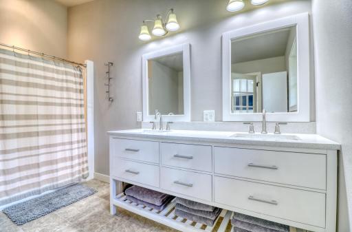 1020 W Lake Drive, Detroit Lakes, MN 56501