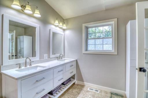 1020 W Lake Drive, Detroit Lakes, MN 56501