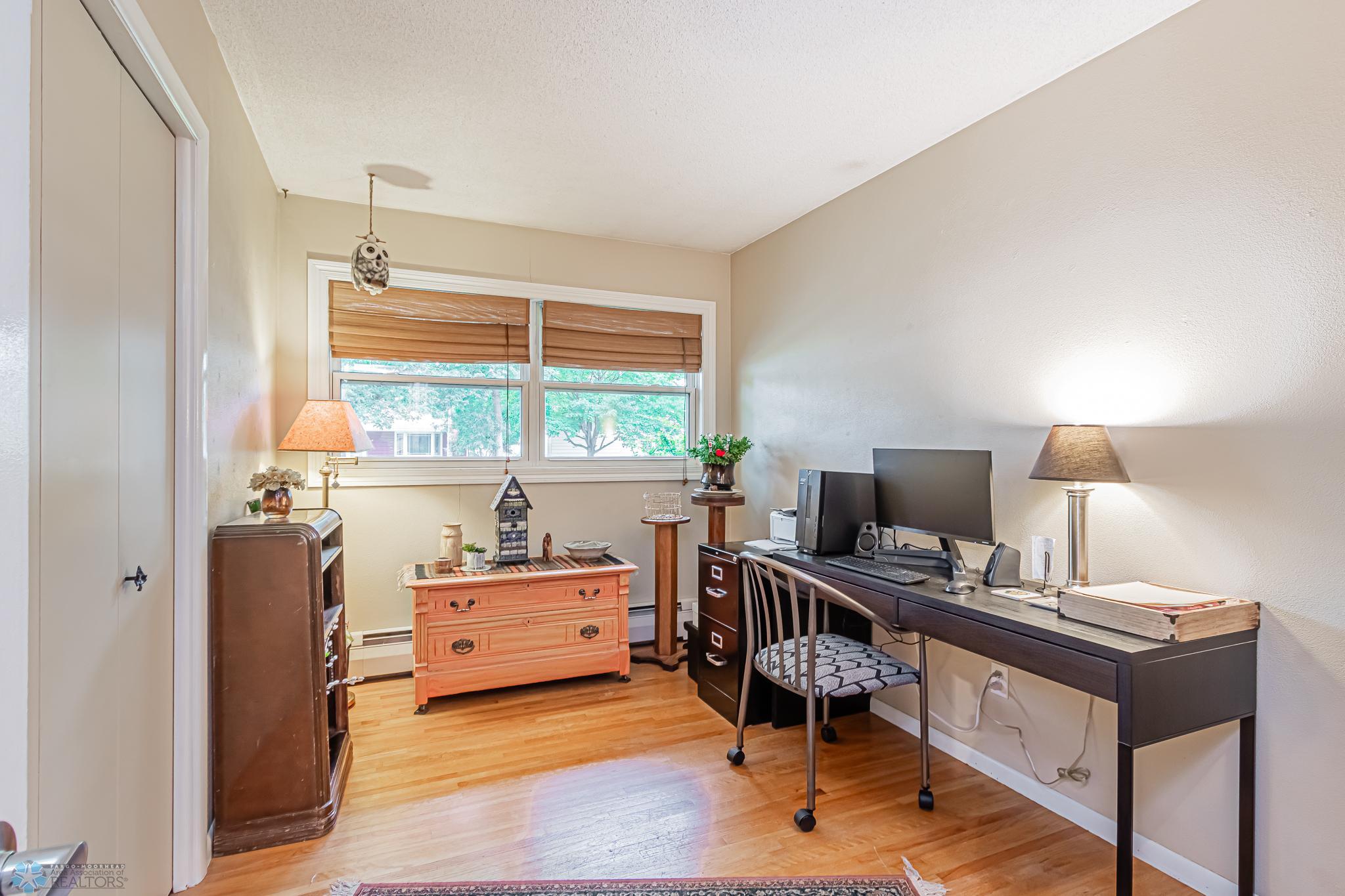 3rd Bedroom/ office