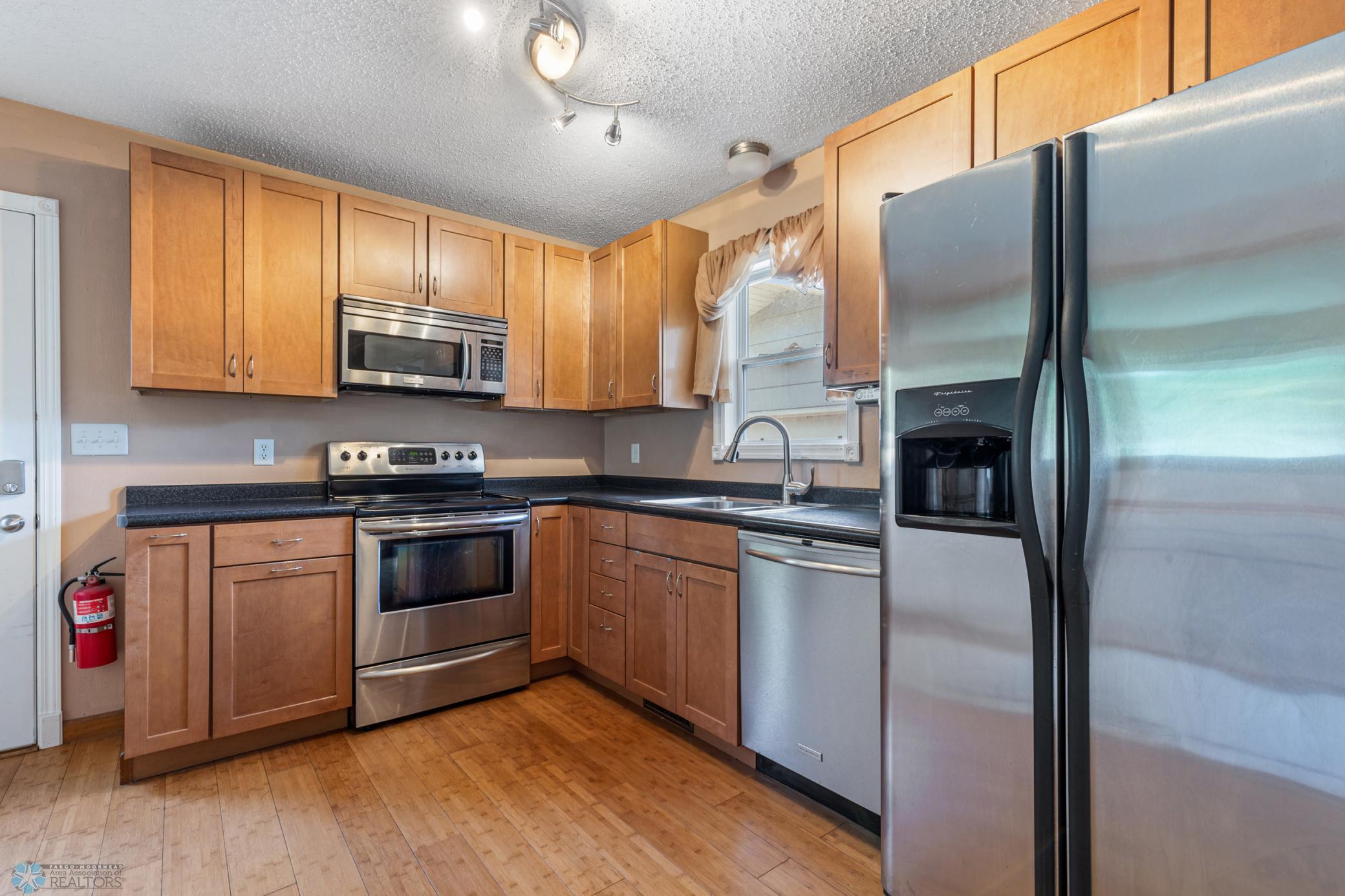 Renovated kitchen w/ SS appliances