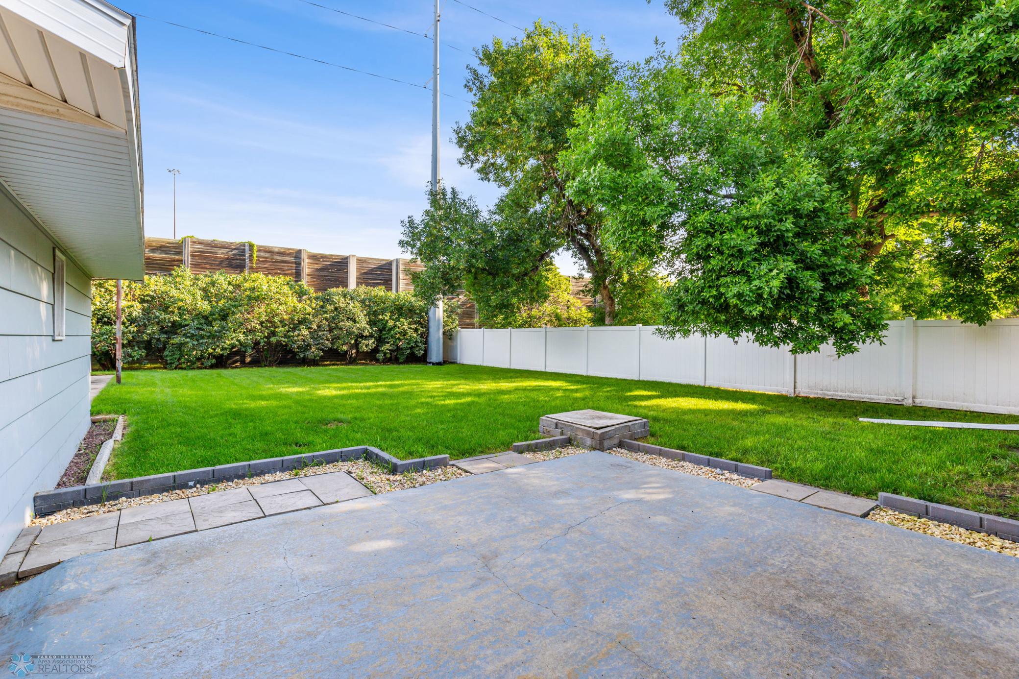 Patio & back yard