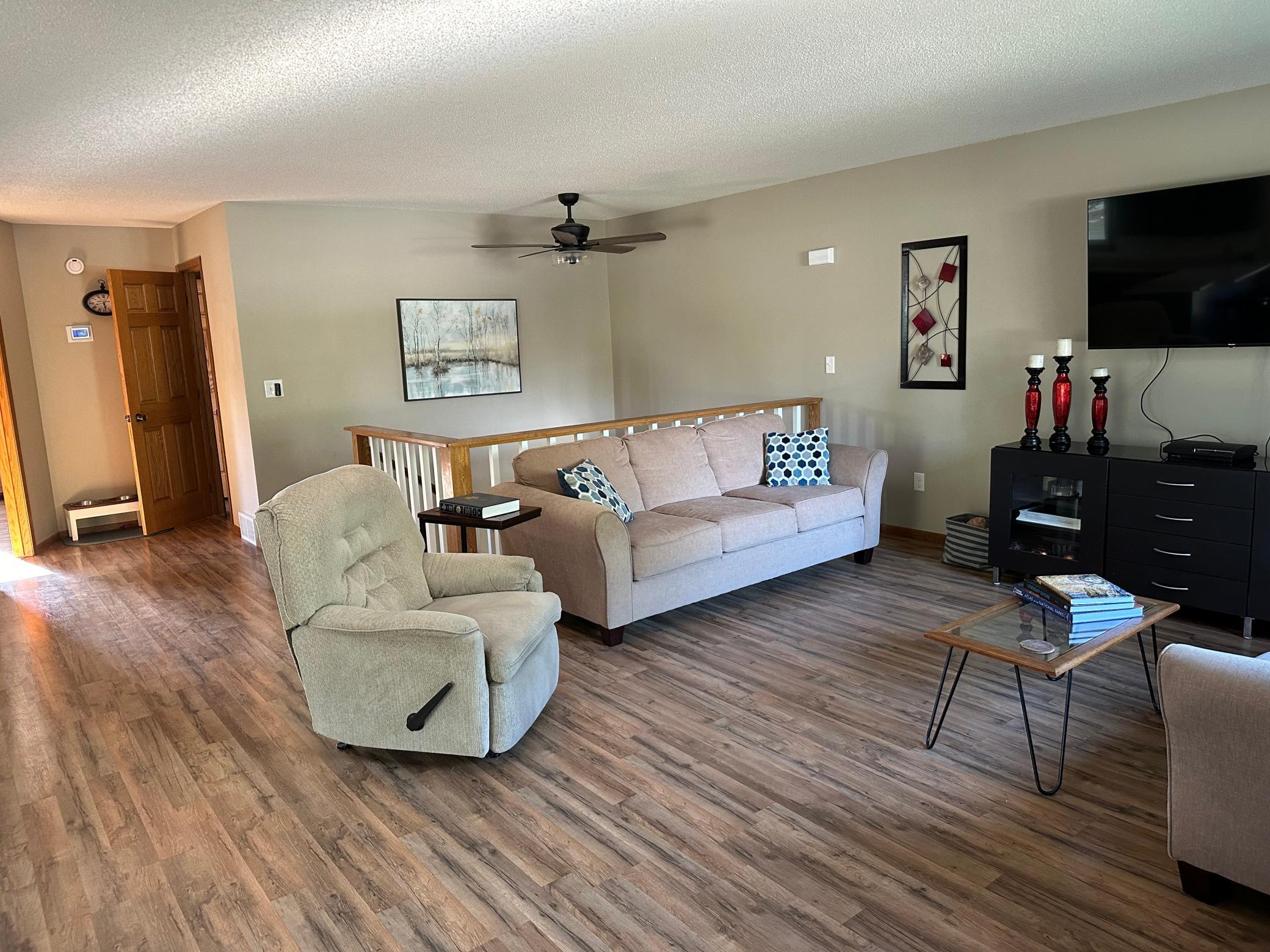 Livingroom 2.jpg