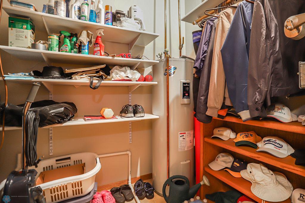 Utility room/coat closet