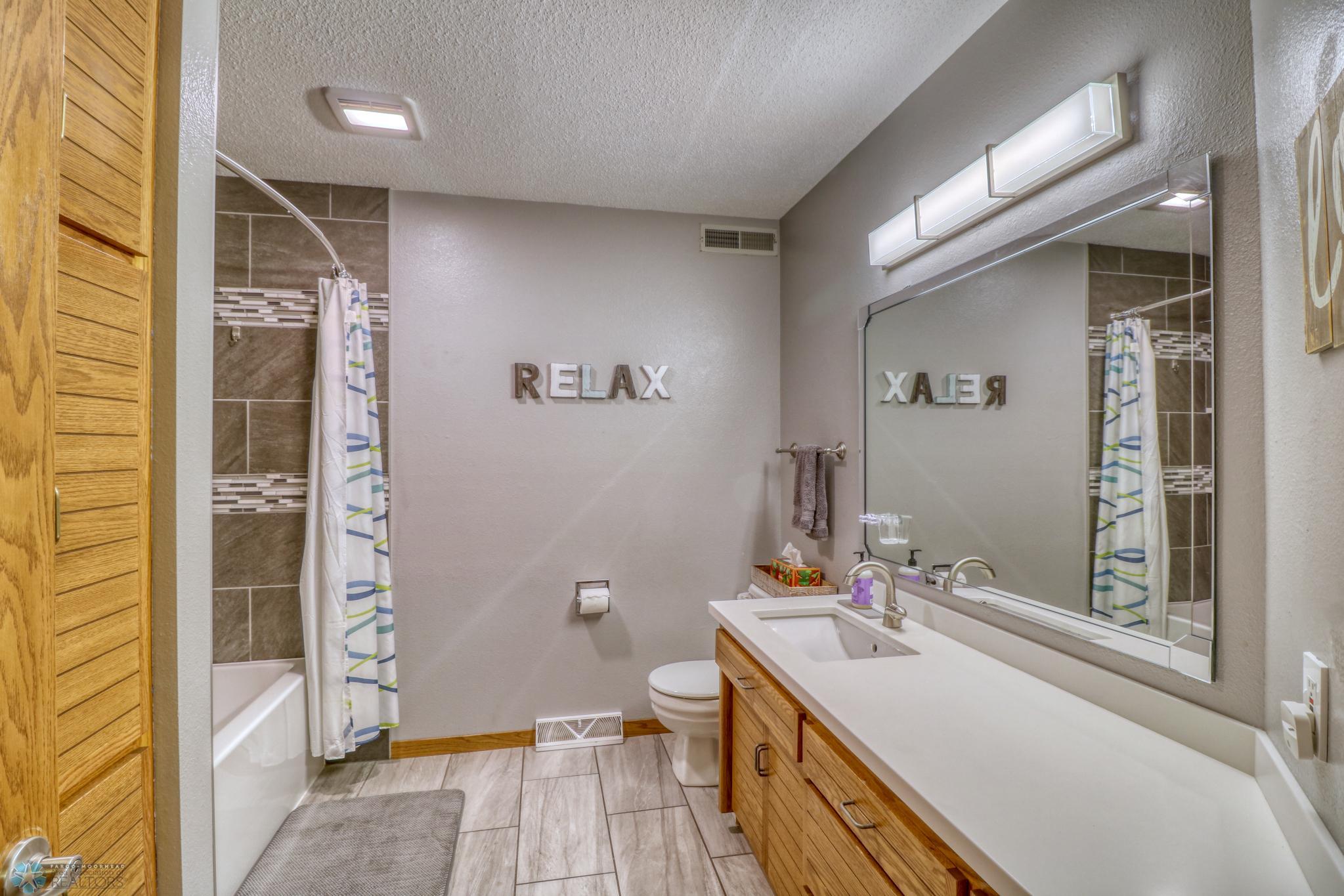 Bathroom1_1.jpg