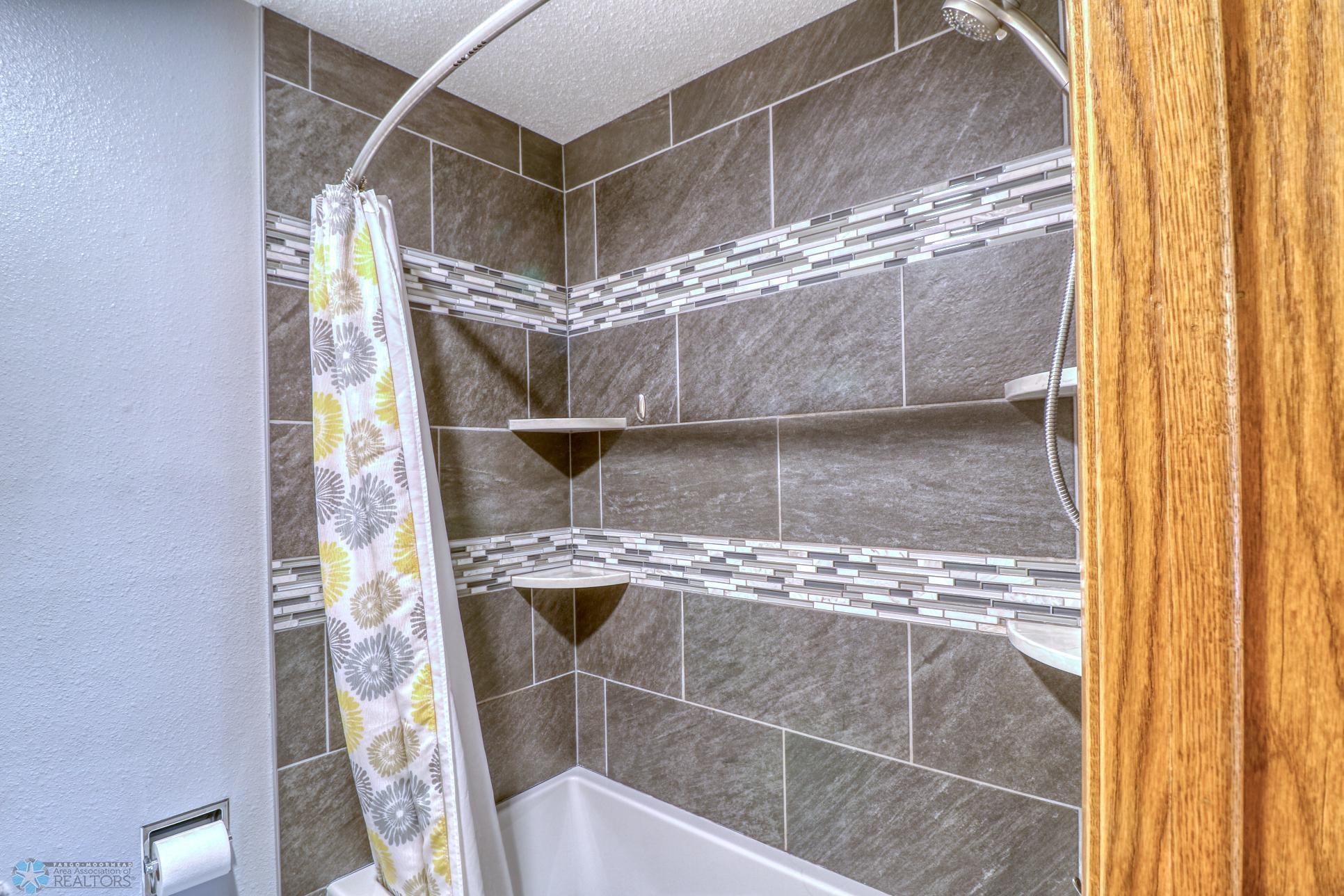 Primary Bathroom1_1.jpg