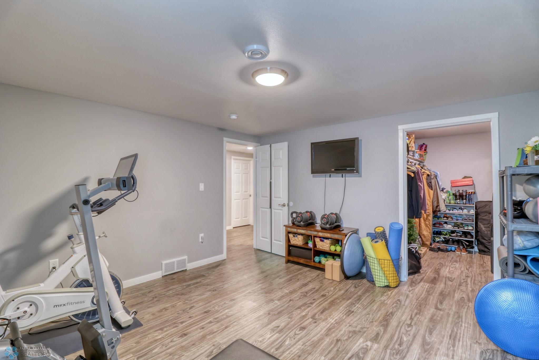 Basement Bedroom2_2.jpg