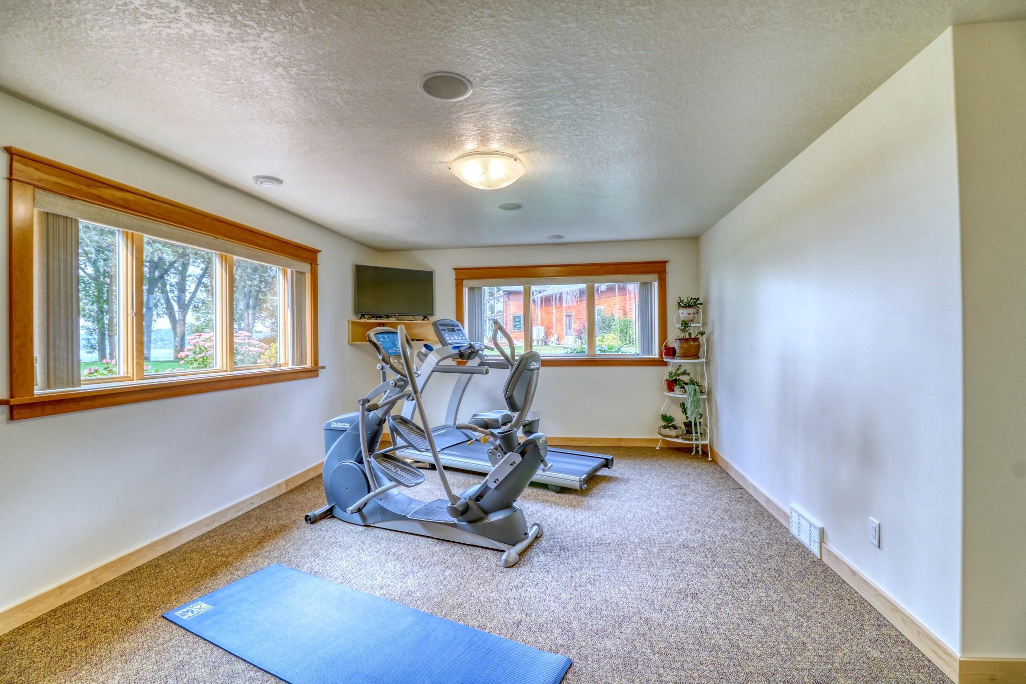Basement exercise room1_1.jpg