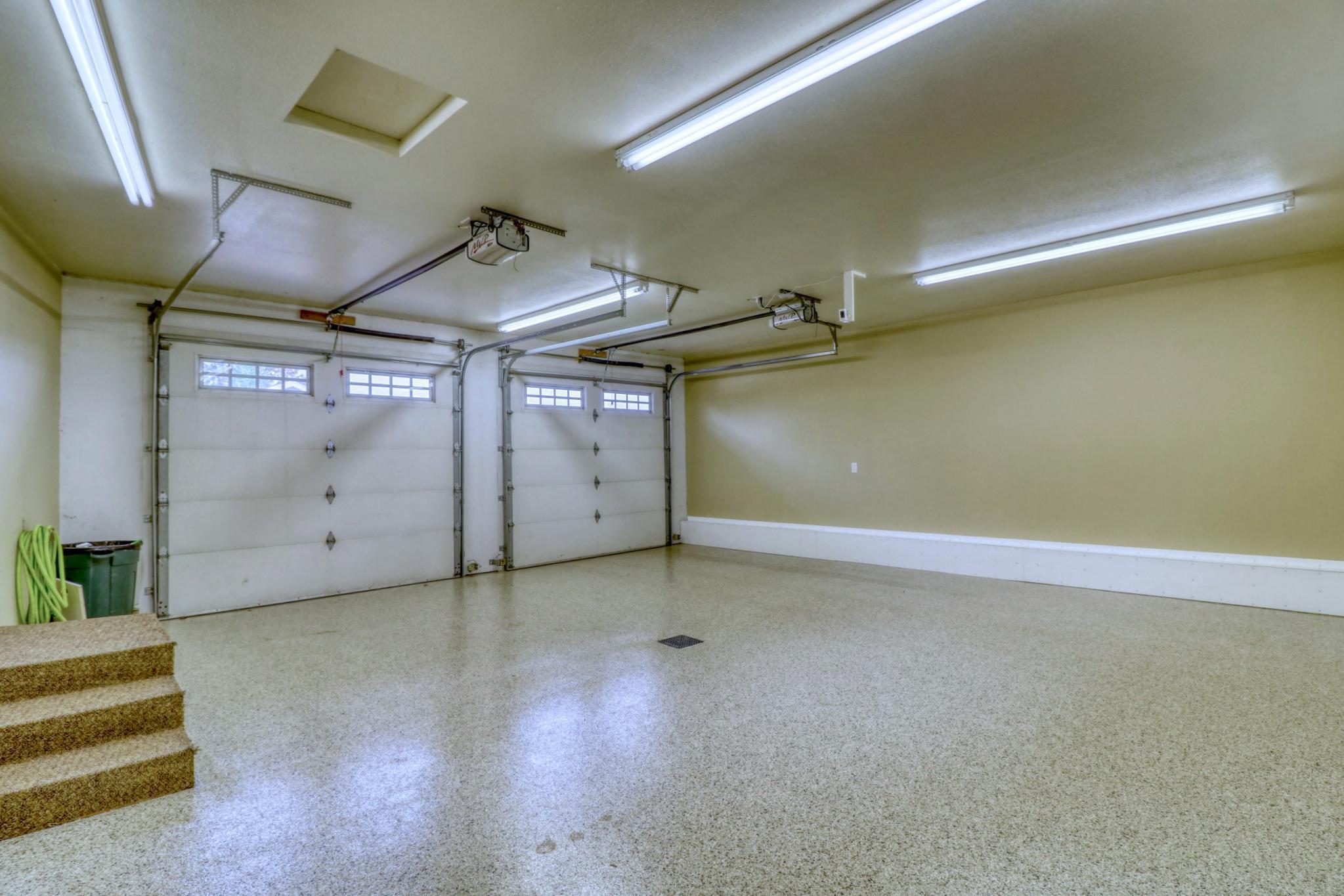 Garage1_2.jpg