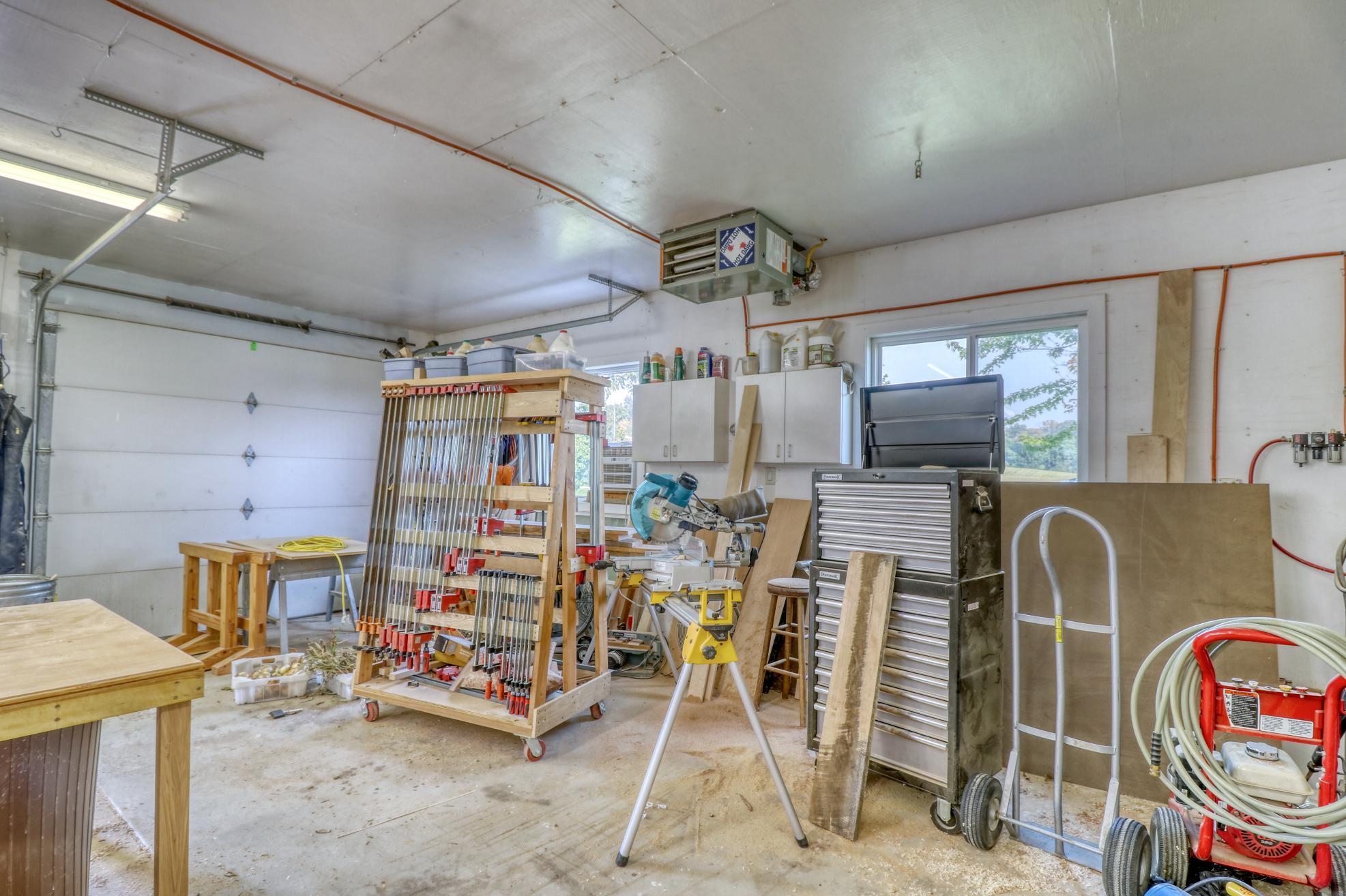 unattached garage1_2.jpg
