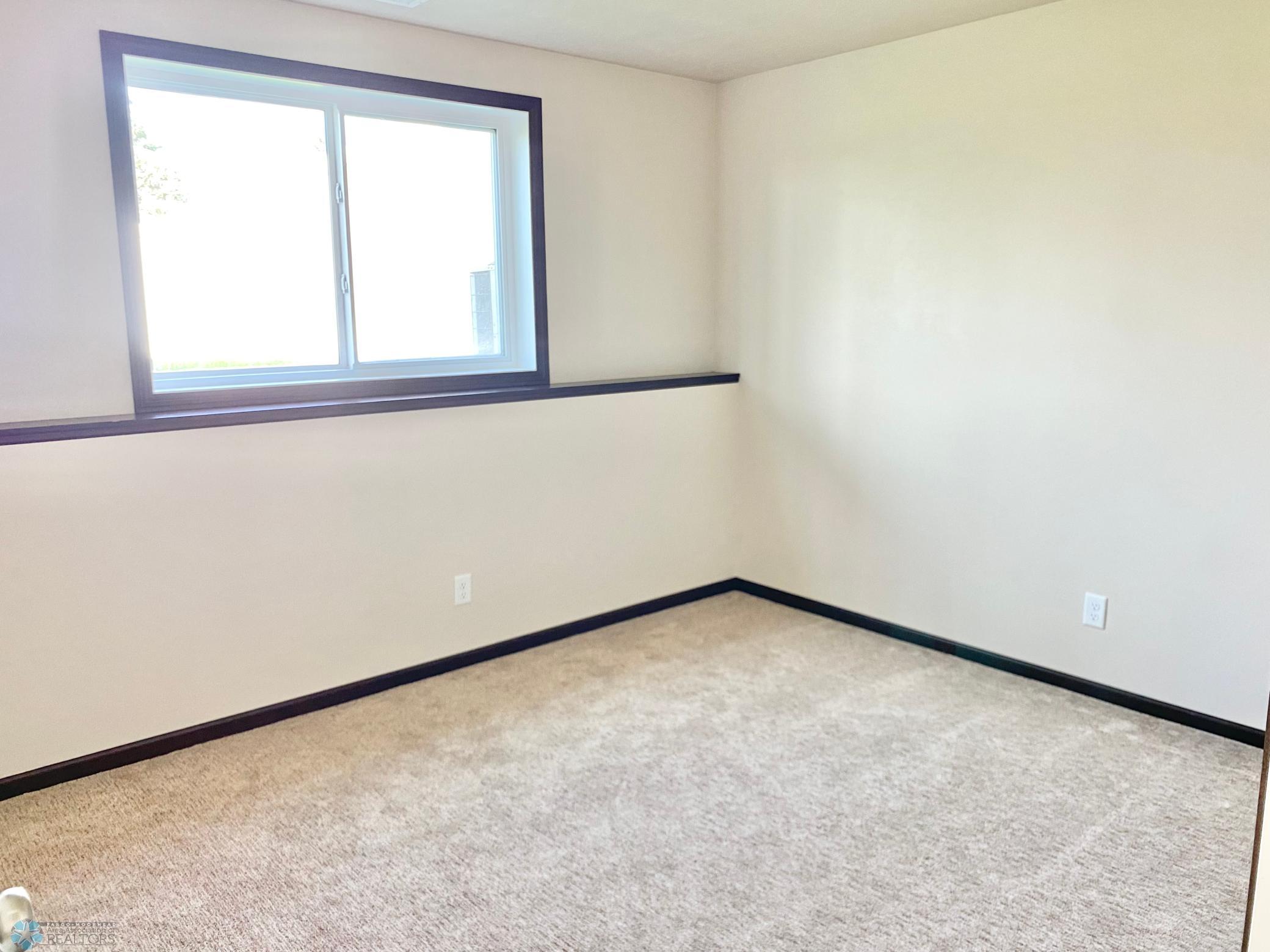 LL east bedroom.jpg
