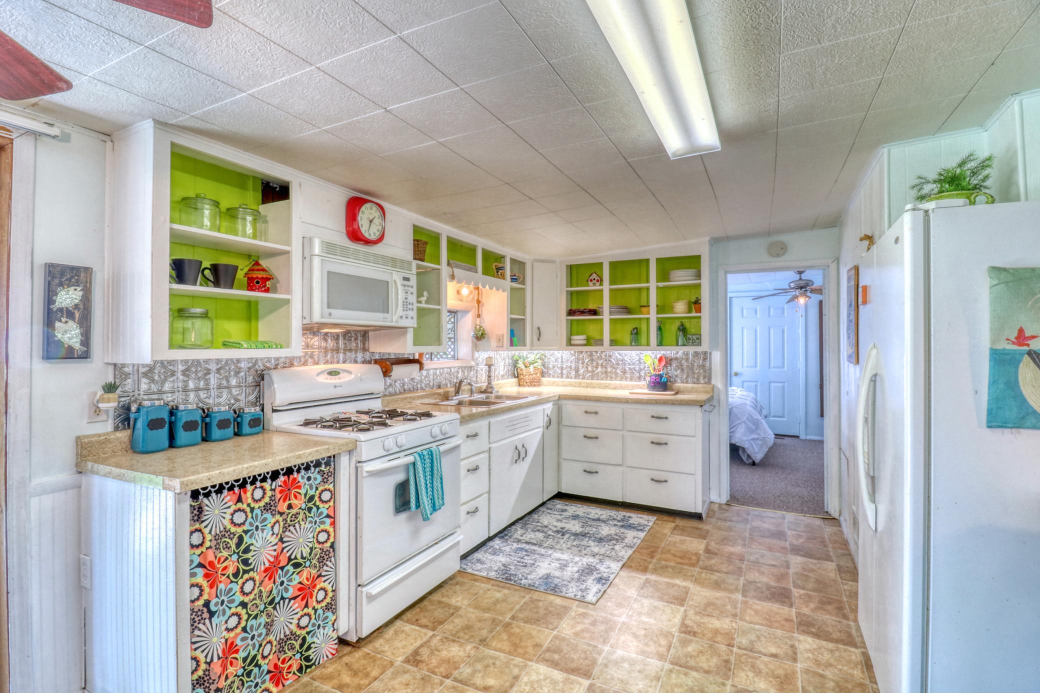 Kitchen1_3.jpg