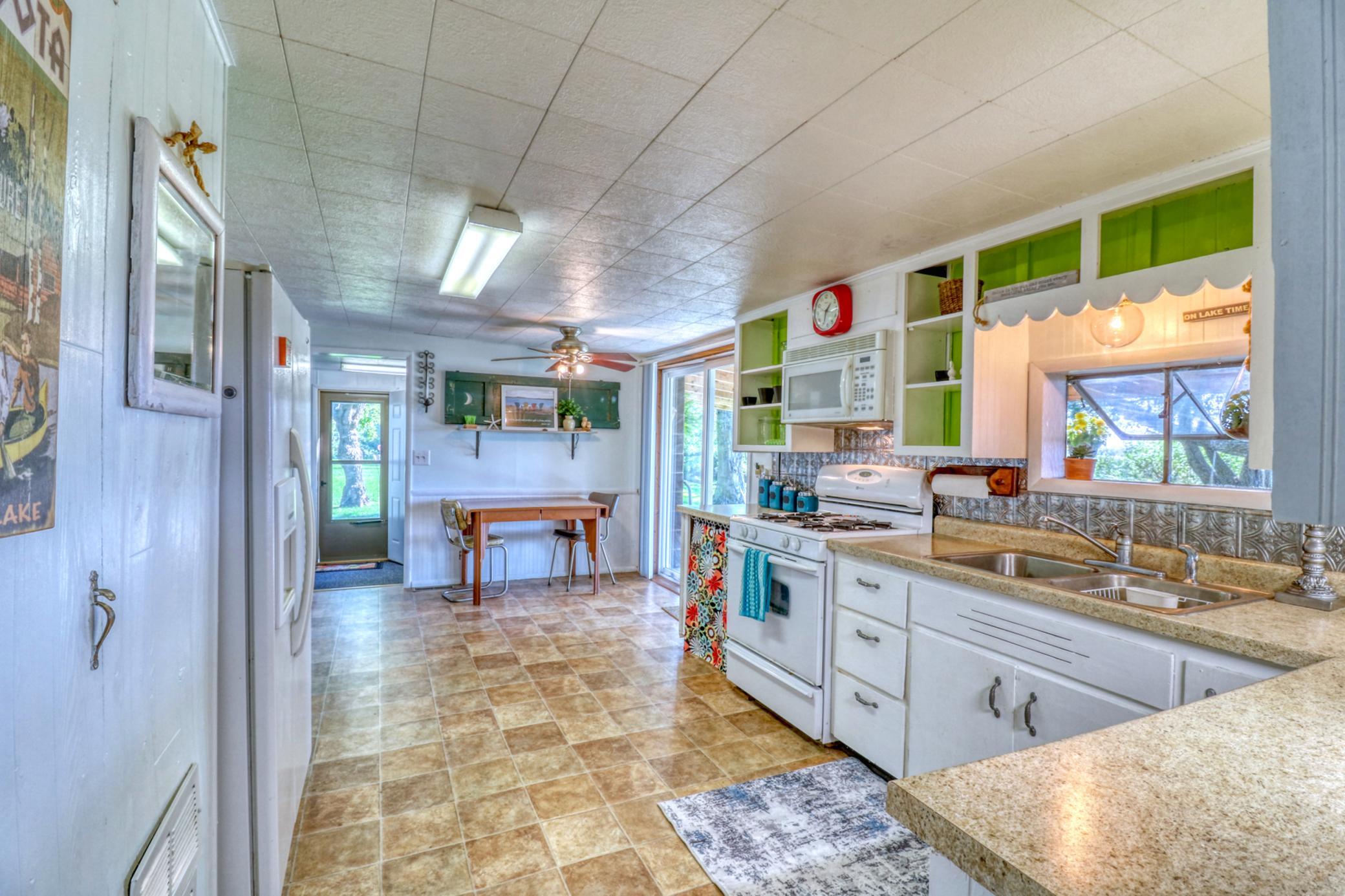 Kitchen1_1.jpg