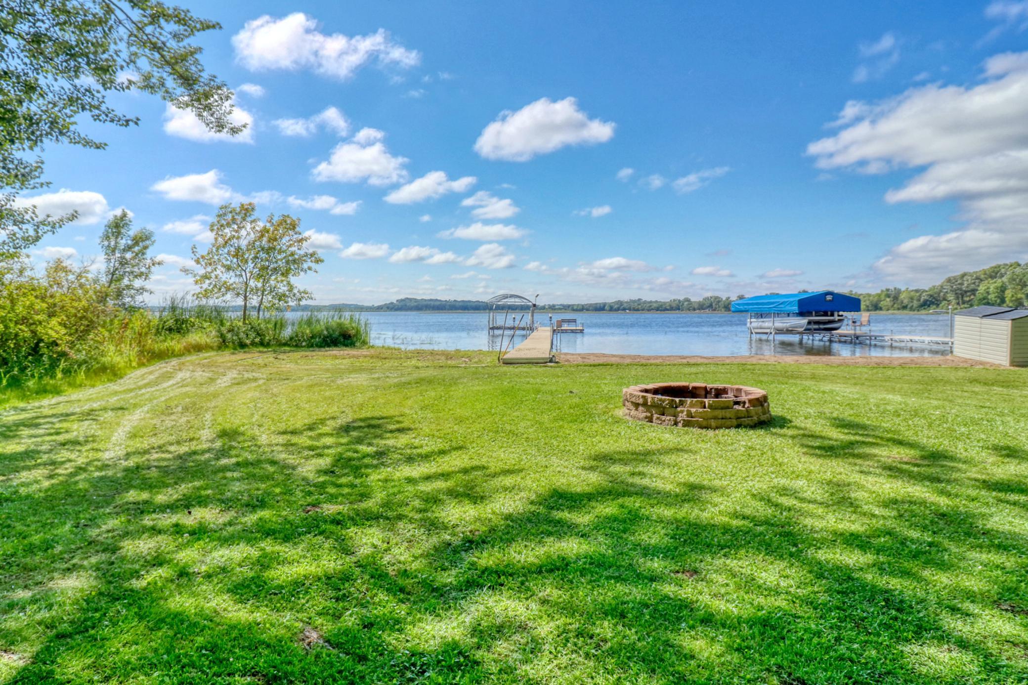Exterior_lake1_1.jpg