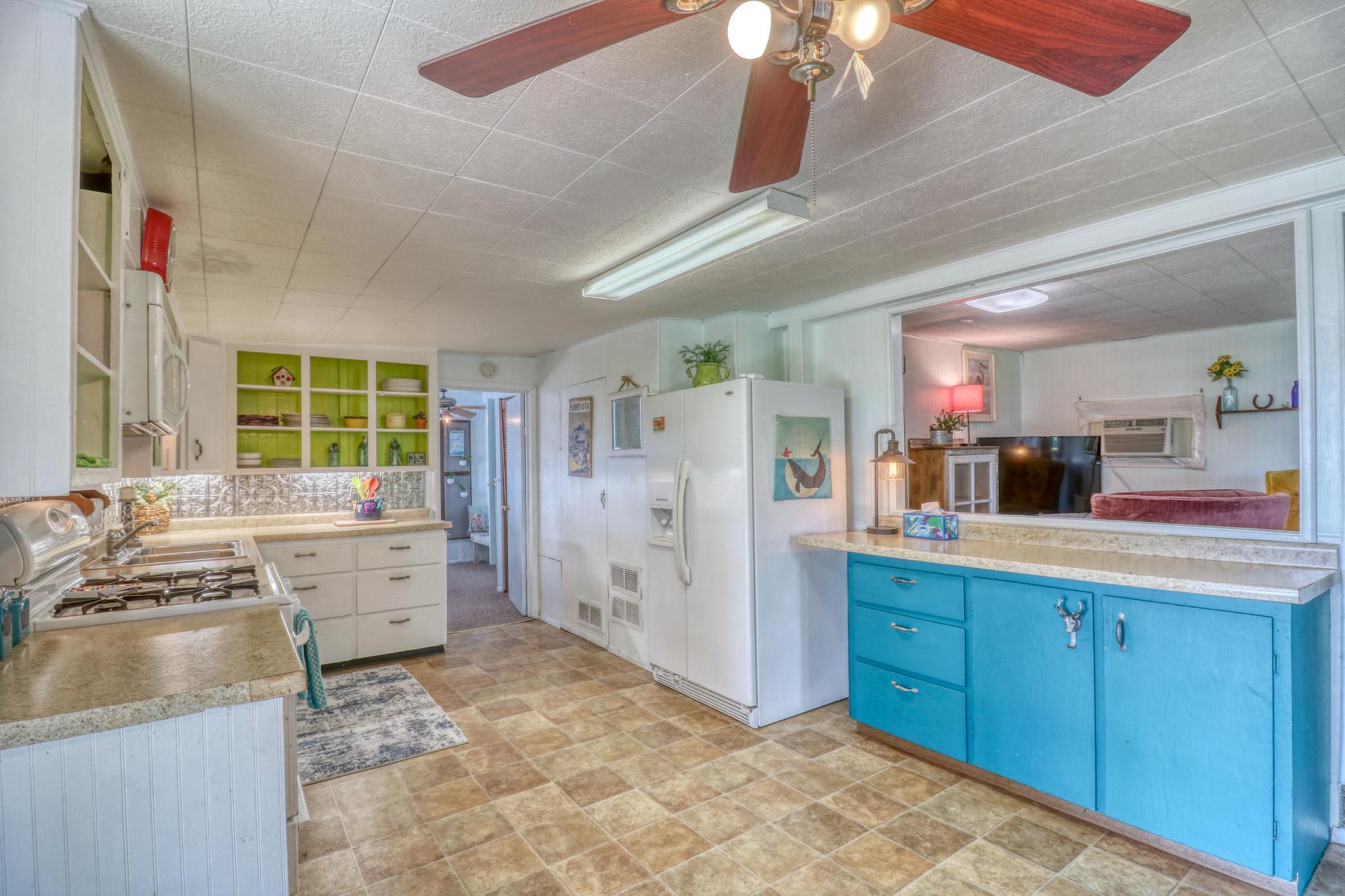 Kitchen1.jpg