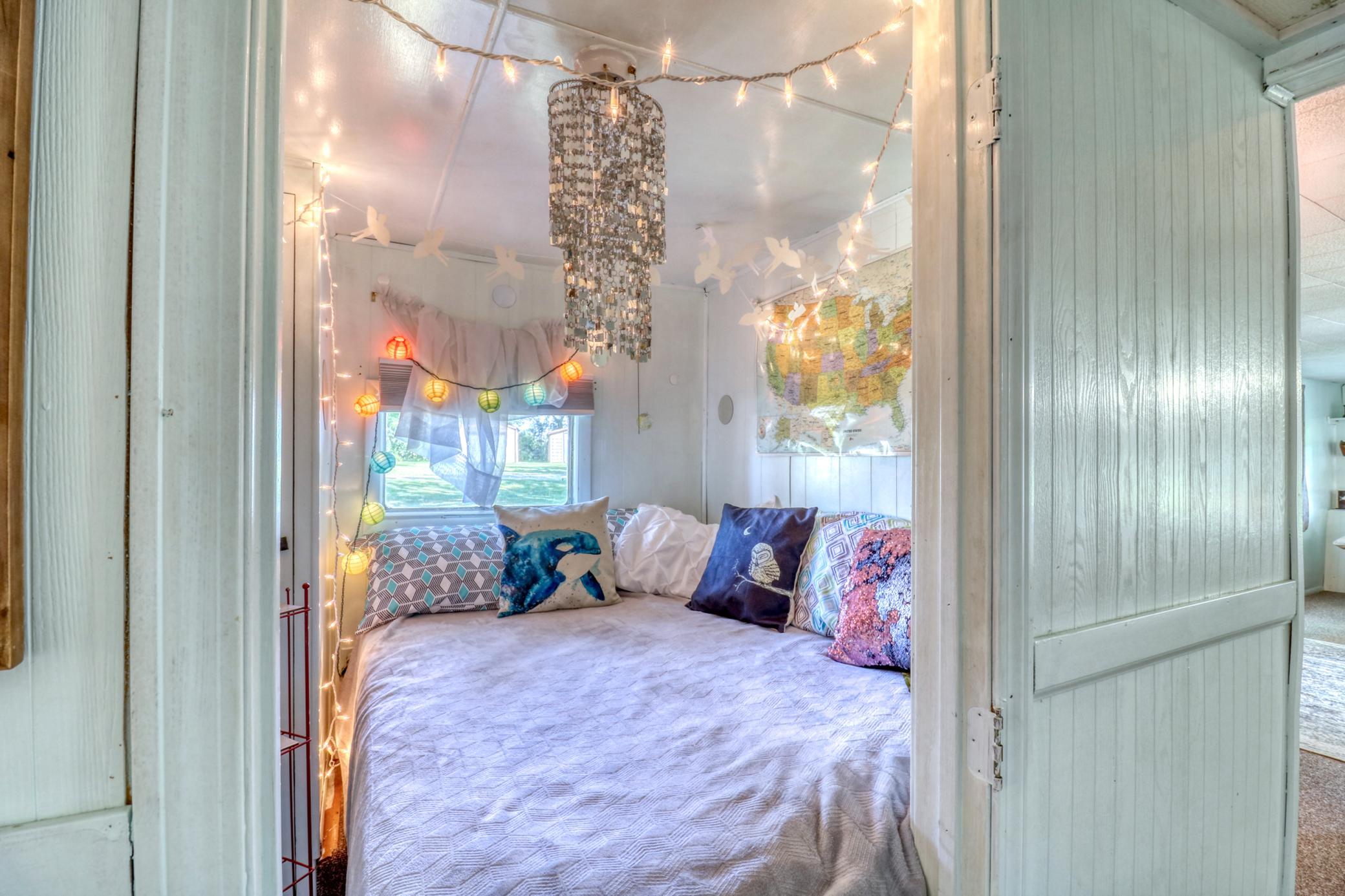 Bedroom1_1.jpg