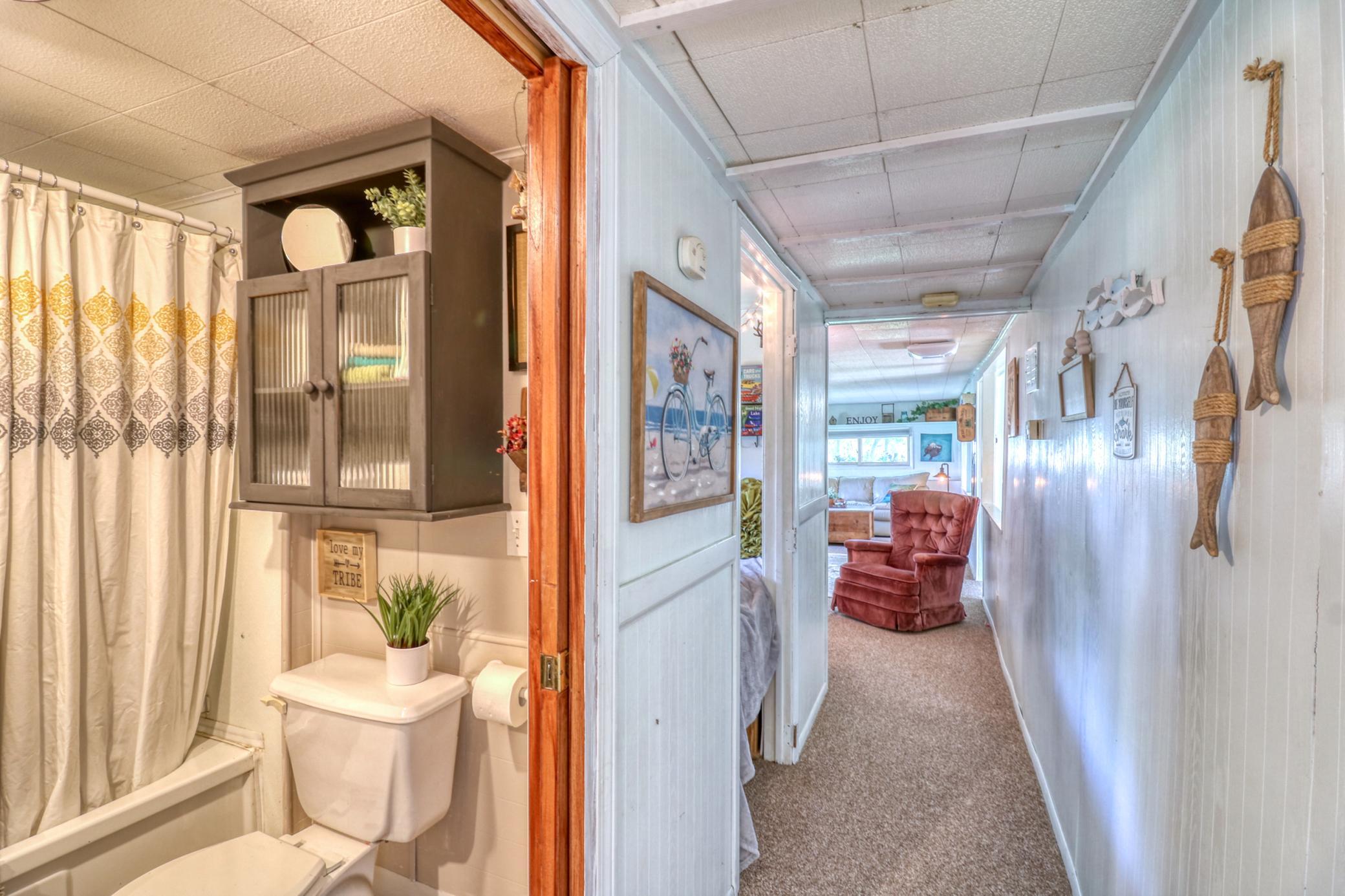 Hallway1_1.jpg