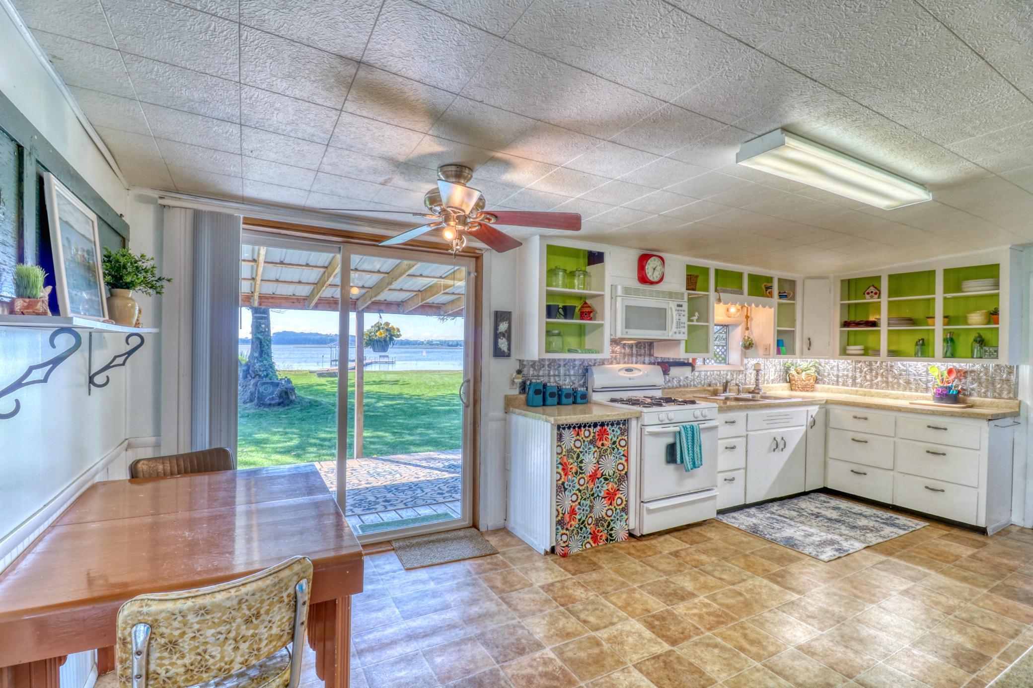 Kitchen1_0.jpg
