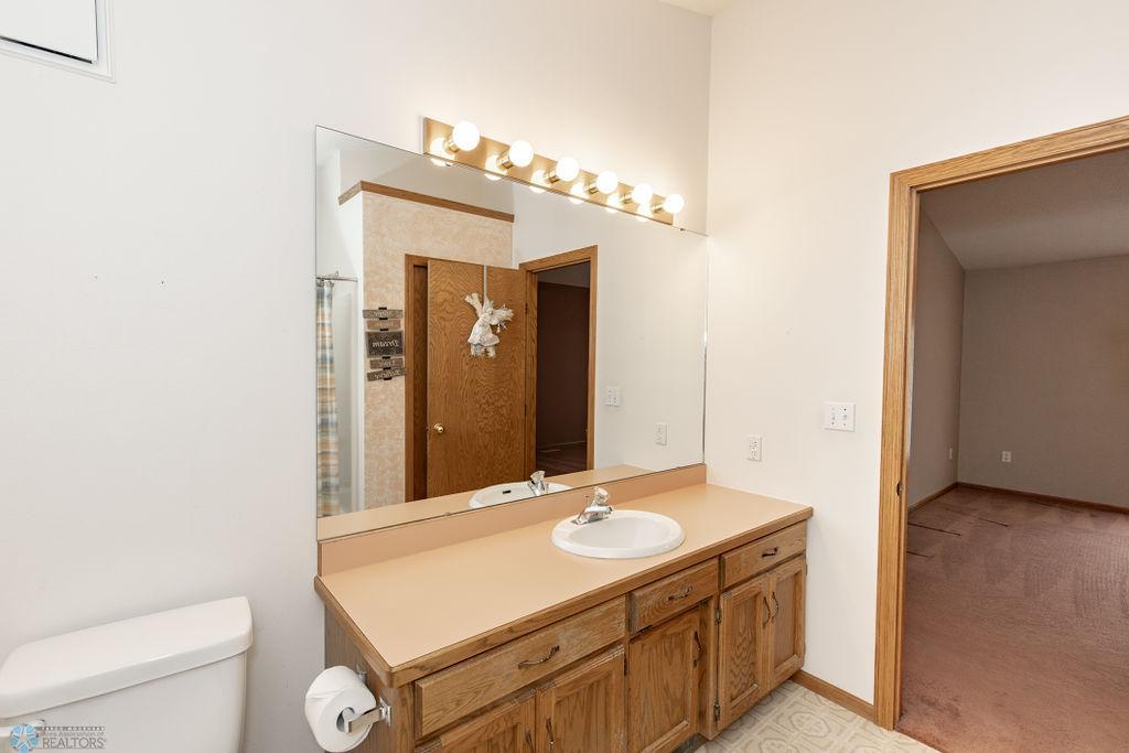 Master Full bathroom-3.jpg